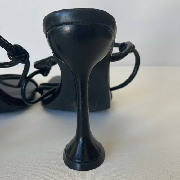NWOT H by HALSTON PICASSO BLACK STRAPPY SQUARE TOE SPOOL HEELS SANDALS 8.5M - Picture 11 of 12